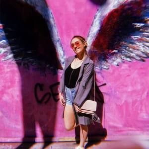 Meet your Posher, Cassandra